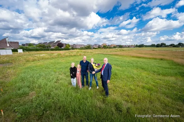 Bloemen voor eerste bouwers Kloosterakker