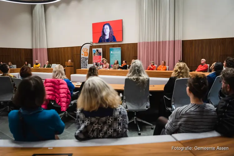 Voorvertoning ‘Belaagd’ in de raadzaal als onderdeel van Orange the World
