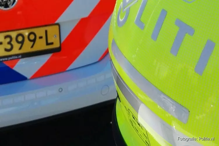 Politie en NVWA vinden negen dode papegaaien in volières