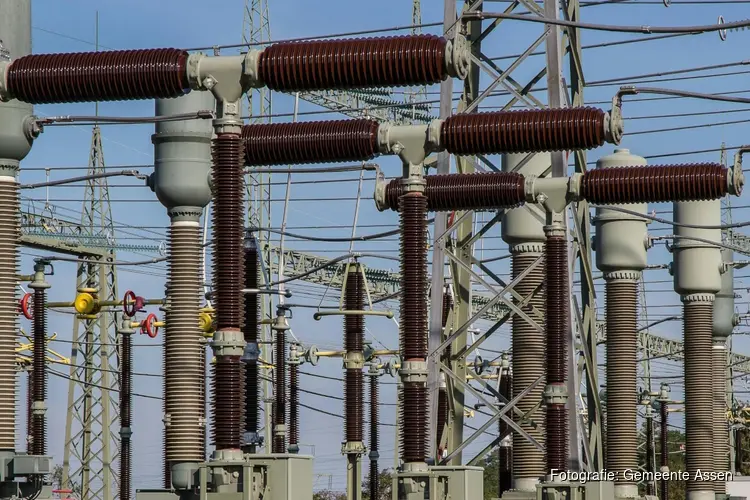 220.000 Volt-transformator op weg naar hoogspanningsstation Assen-Zeijerveen