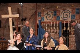 Twee keer Hellums Paasspel door Ensemble Super Librum in de Magnuskerk Anloo op zondag 29 maart