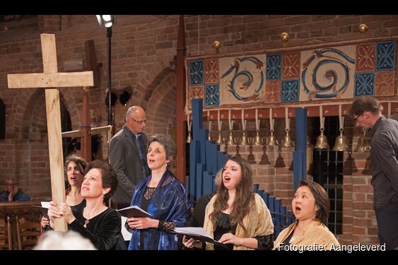 Twee keer Hellums Paasspel door Ensemble Super Librum in de Magnuskerk Anloo op zondag 29 maart