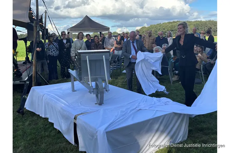 Gedetineerden PI Zwolle maken monument voor weeskinderen